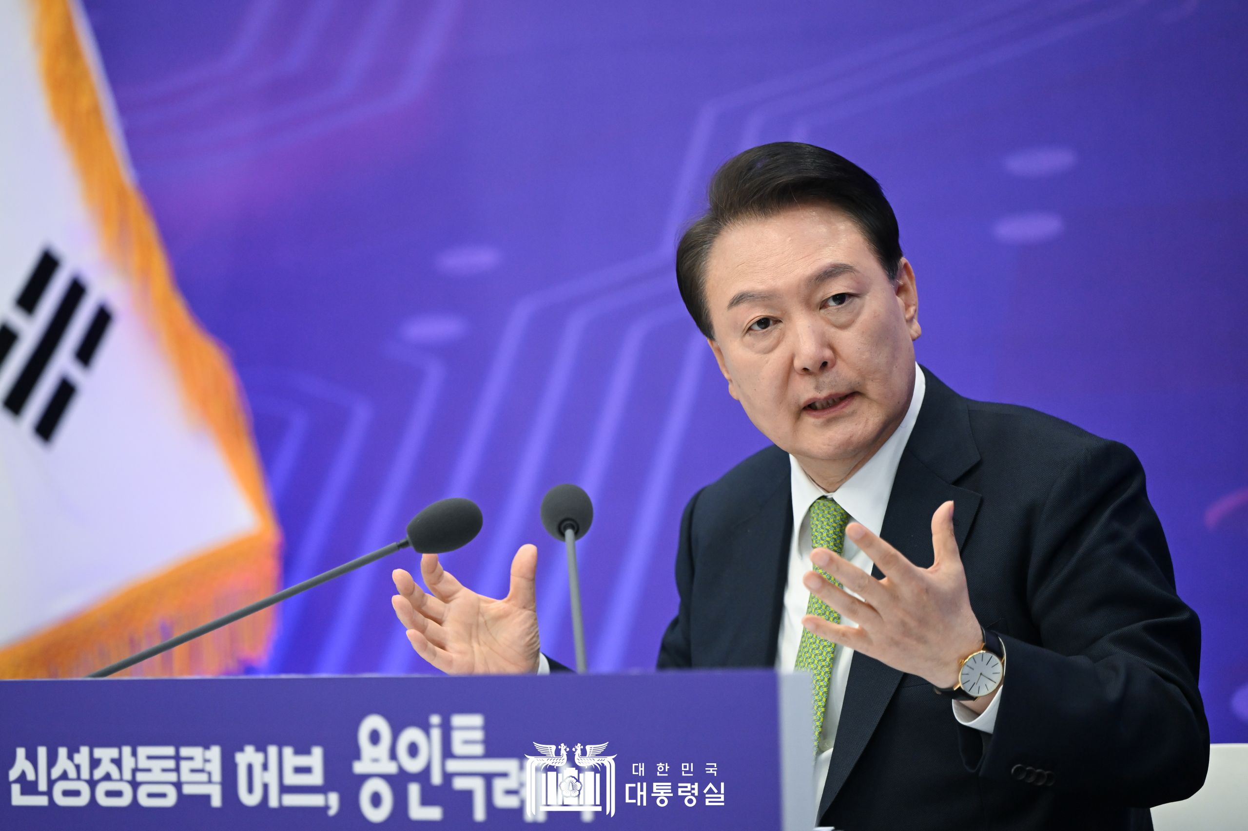 尹 대통령, '대한민국 신성장동력 허브 용인특례시'를 주제로 스물세 번째 민생토론회 개최 썸네일
